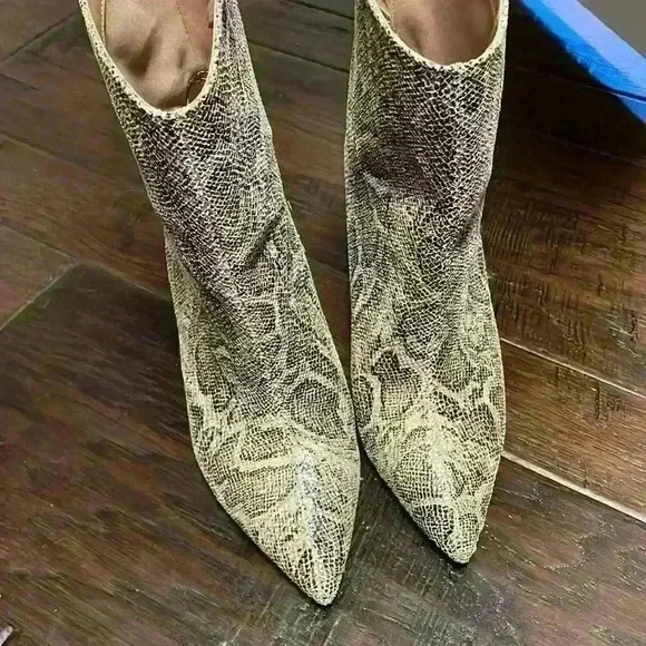 Snakeskin Textured Asymmetrical Booties - Picture 3 of 8